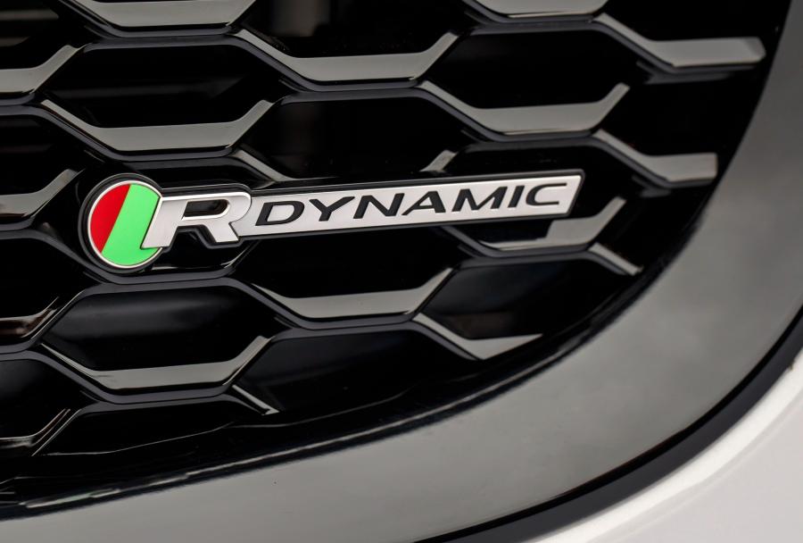 Логотип Jaguar E-Pace P300 AWD R-Dynamic 2017 года  (WW) (фото 10 из 40)